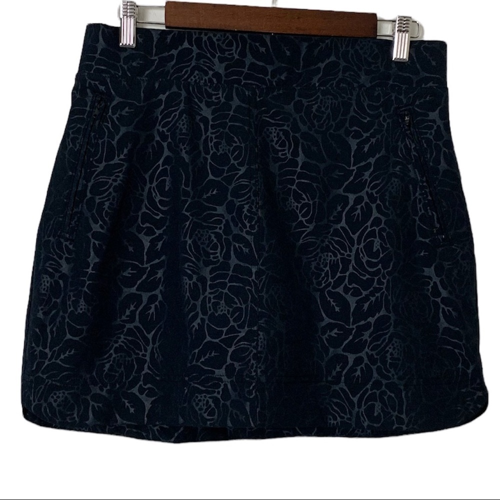 Orvis Floral Print Skort Size Small Black‎